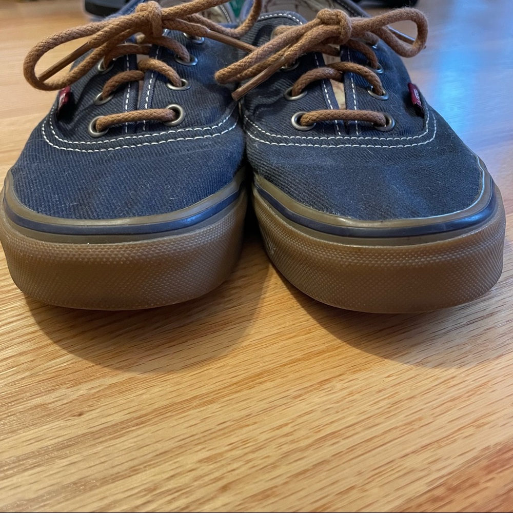Vans - Picture 5 of 7